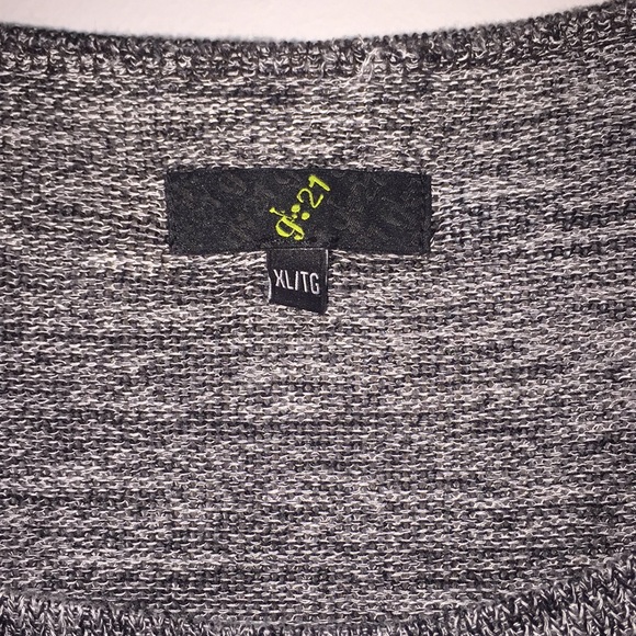 G21 t-shirt top short front, longer back - Picture 2 of 5